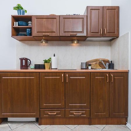 2 Bedroom Apartment Next To The Main Railway Station - By Upstairs Krasków Exterior foto