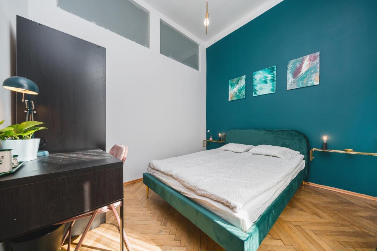 2 Bedroom Apartment Next To The Main Railway Station - By Upstairs Krasków Exterior foto