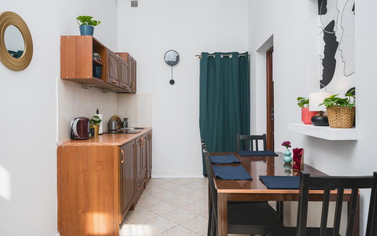 2 Bedroom Apartment Next To The Main Railway Station - By Upstairs Krasków Exterior foto