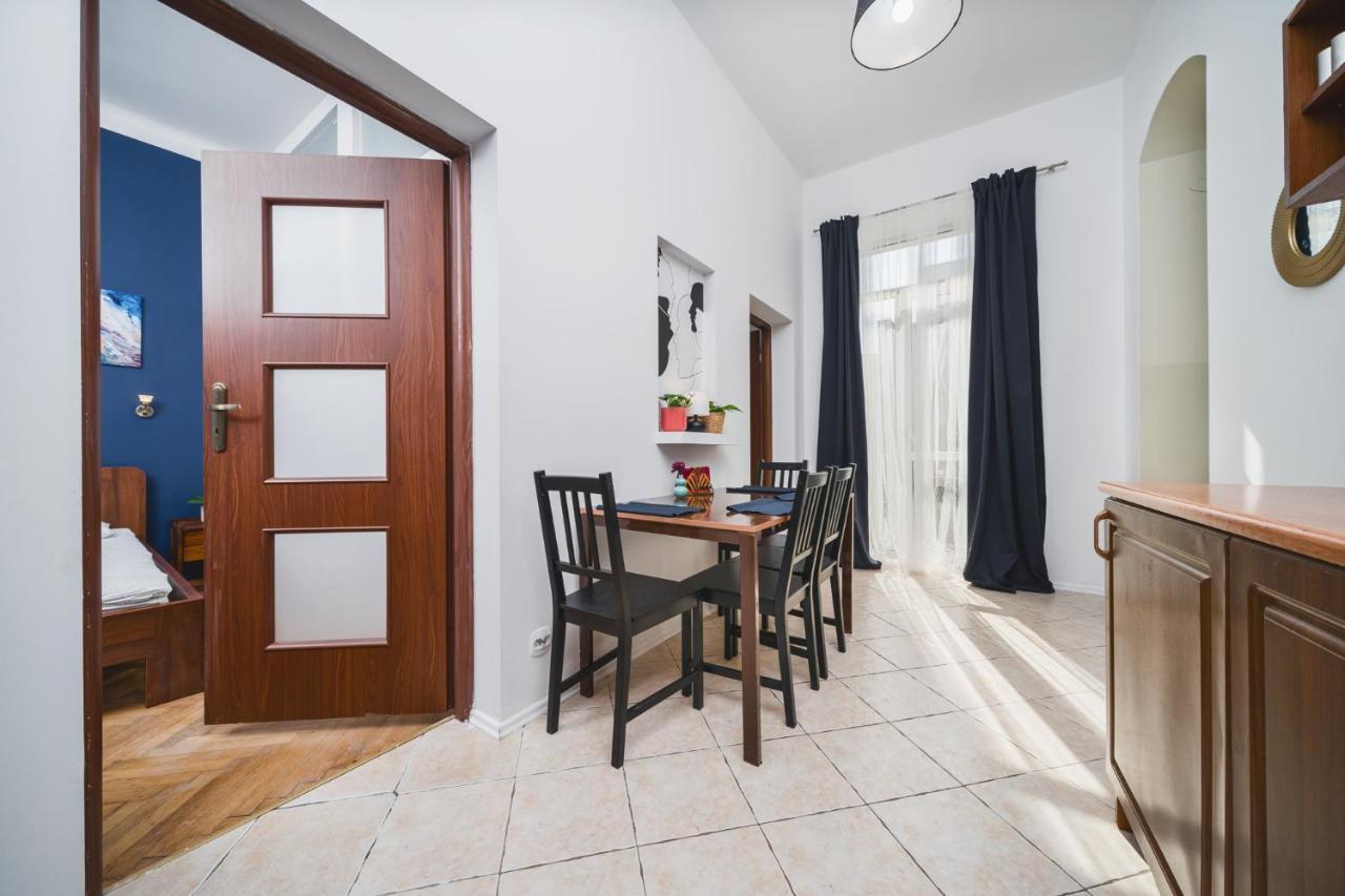 2 Bedroom Apartment Next To The Main Railway Station - By Upstairs Krasków Exterior foto