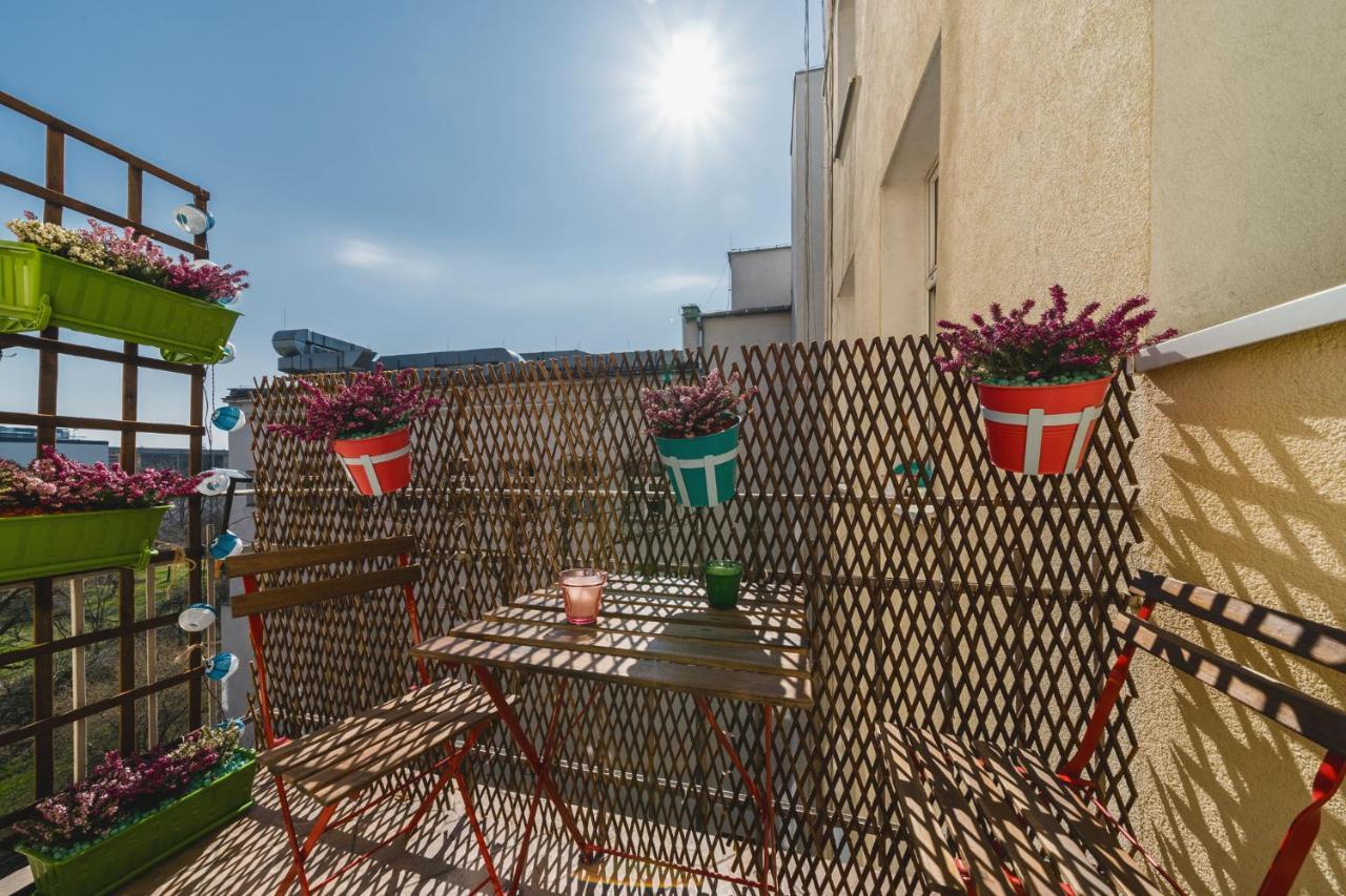 2 Bedroom Apartment Next To The Main Railway Station - By Upstairs Krasków Exterior foto