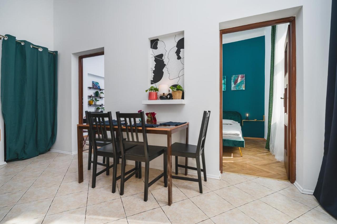 2 Bedroom Apartment Next To The Main Railway Station - By Upstairs Krasków Exterior foto